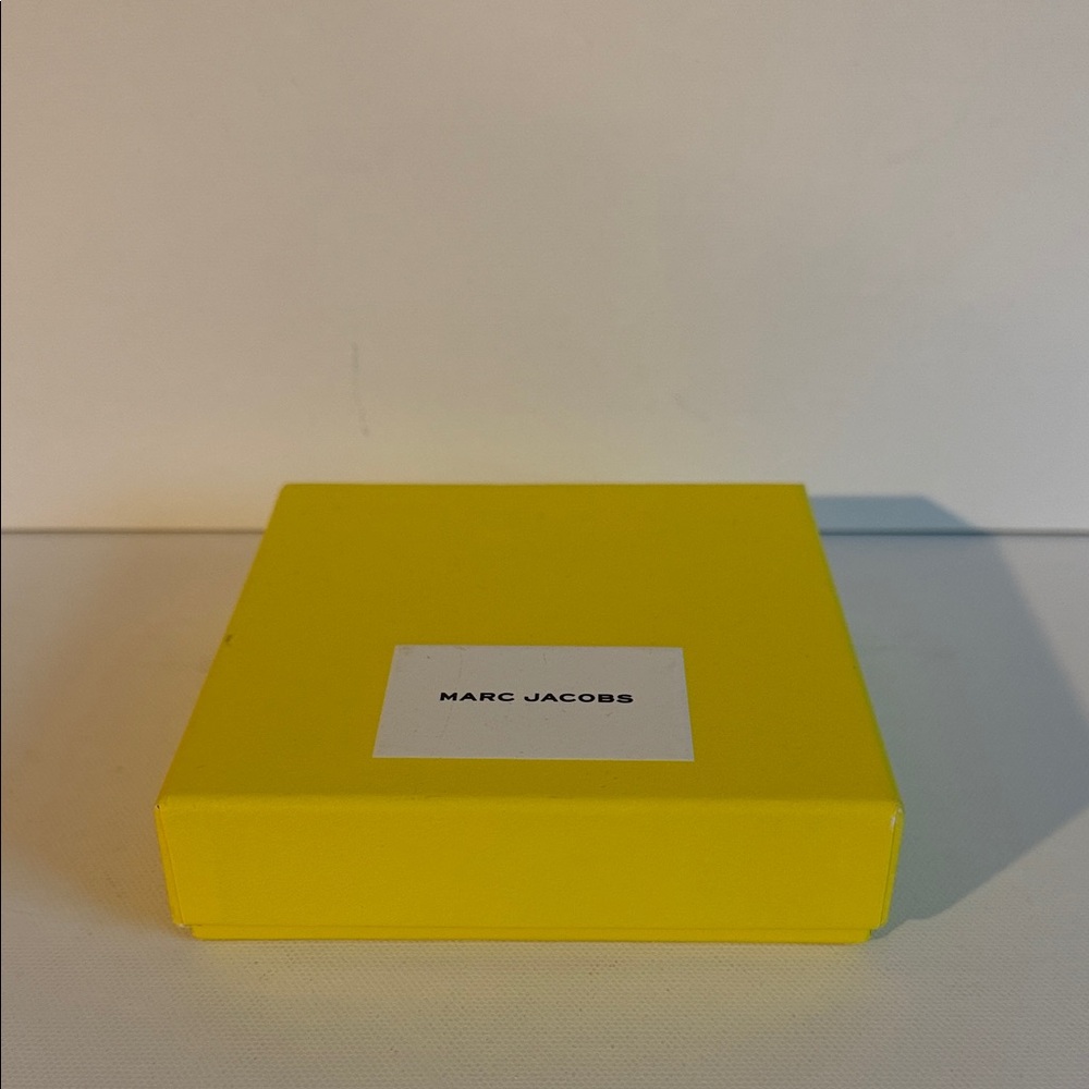 Marc Jacobs Vibrant Yellow Box